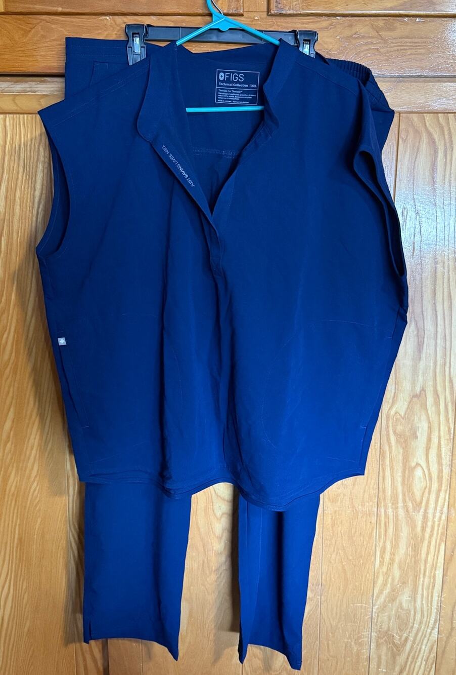 NWT Women's FIGS Navy Blue Scrub Set, Size XXL